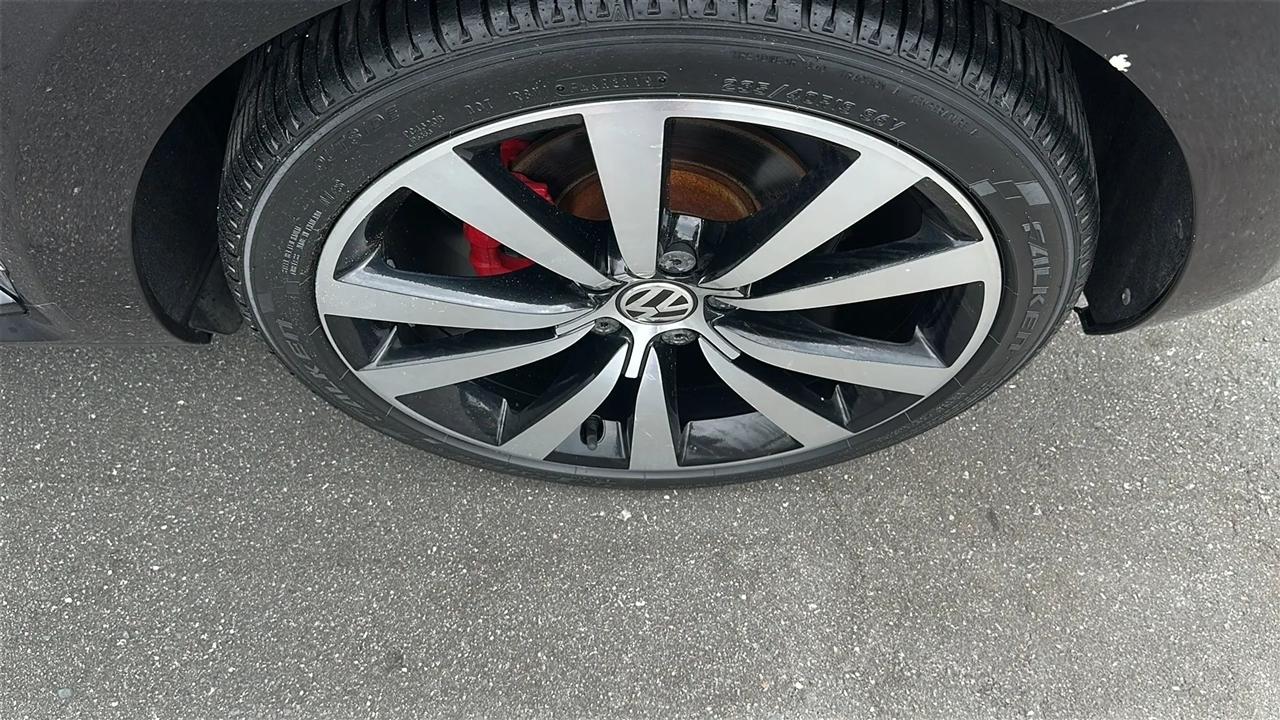 Volkswagen Beetle 2dr Cpe DSG 2.0T Turbo PZEV 2012