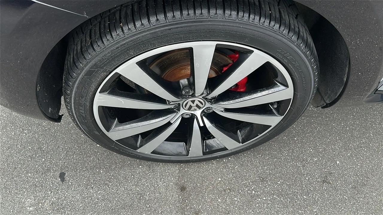 Volkswagen Beetle 2dr Cpe DSG 2.0T Turbo PZEV 2012