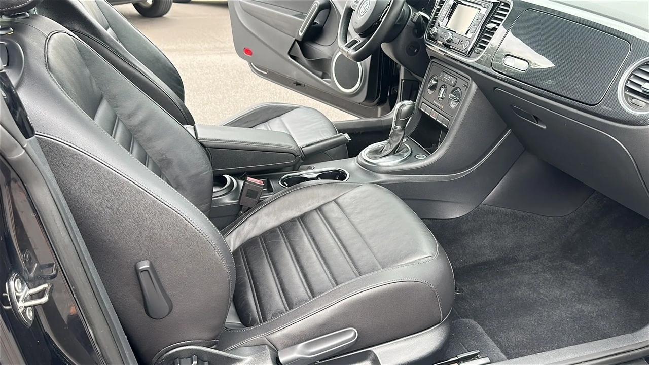 Volkswagen Beetle 2dr Cpe DSG 2.0T Turbo PZEV 2012