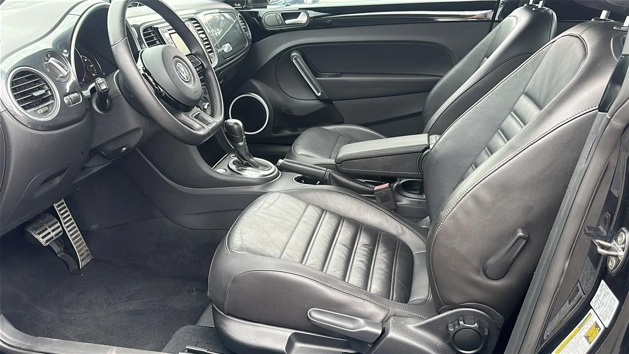 Volkswagen Beetle 2dr Cpe DSG 2.0T Turbo PZEV 2012