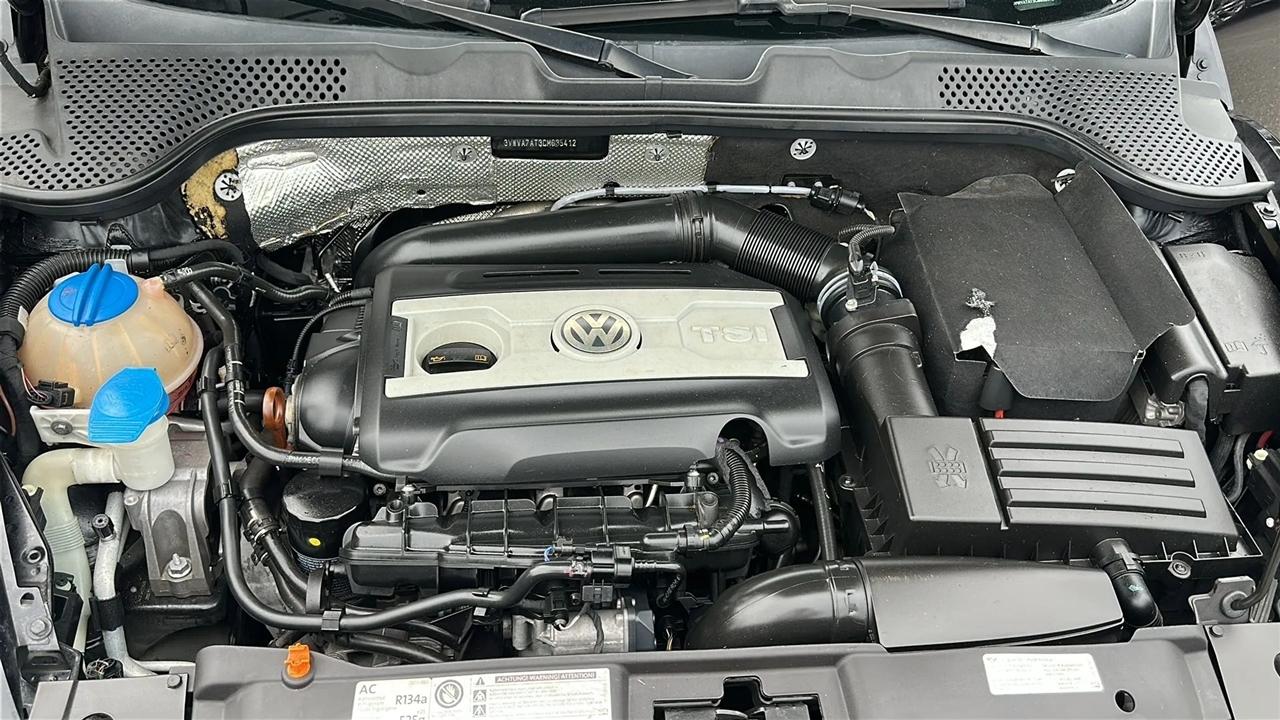 Volkswagen Beetle 2dr Cpe DSG 2.0T Turbo PZEV 2012