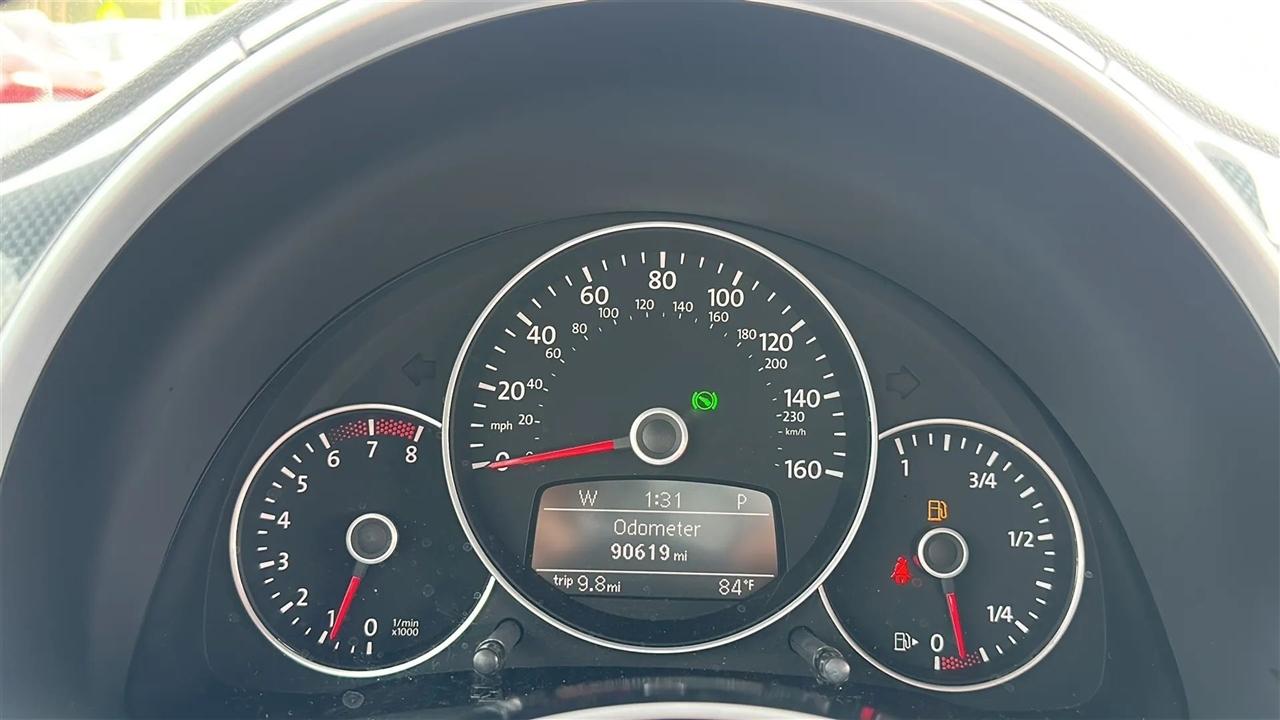 Volkswagen Beetle 2dr Cpe DSG 2.0T Turbo PZEV 2012