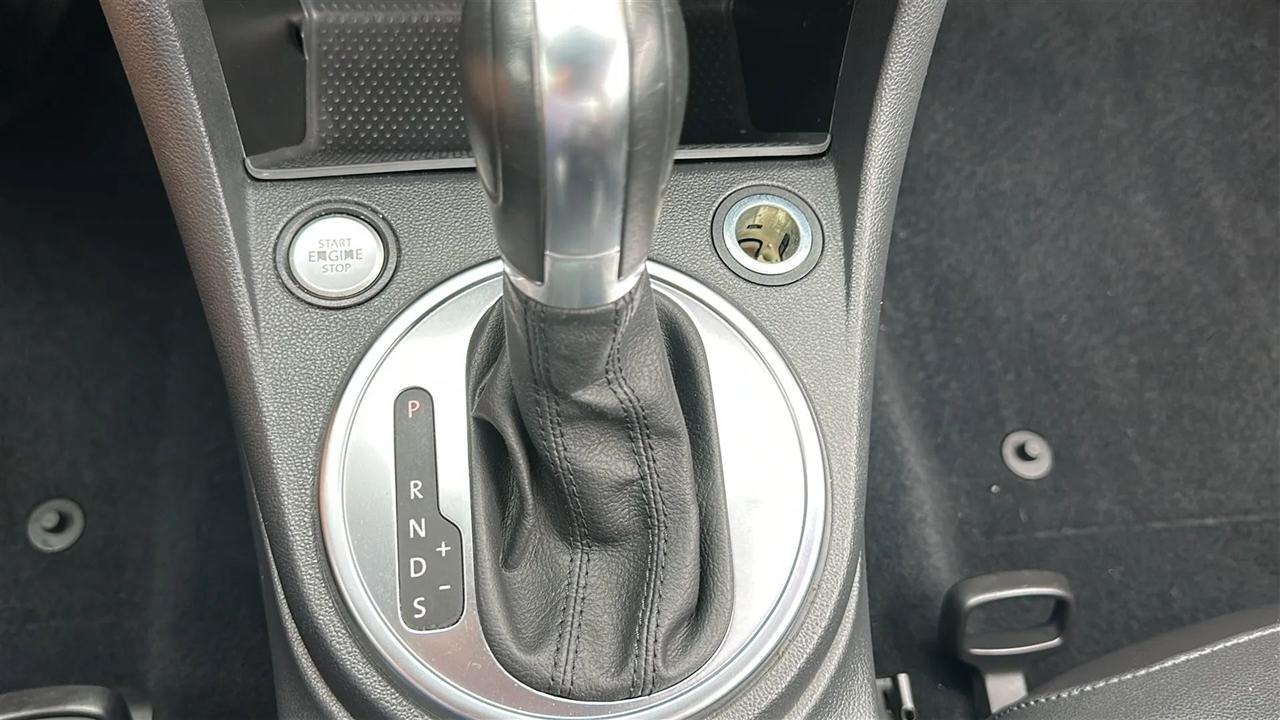 Volkswagen Beetle 2dr Cpe DSG 2.0T Turbo PZEV 2012