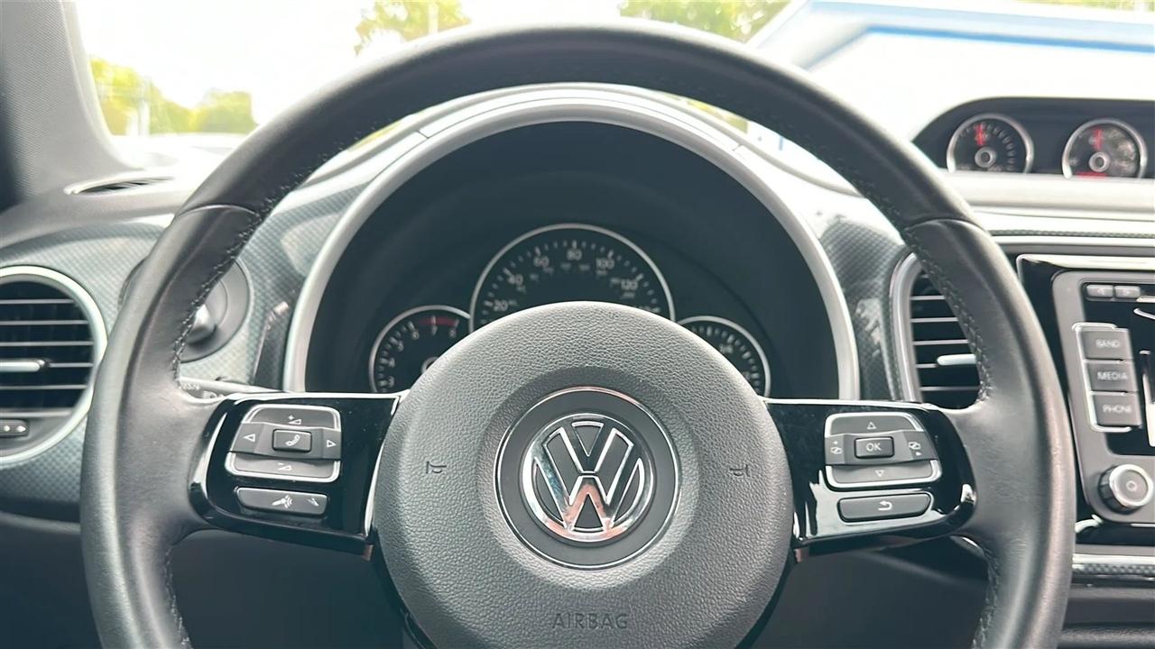 Volkswagen Beetle 2dr Cpe DSG 2.0T Turbo PZEV 2012