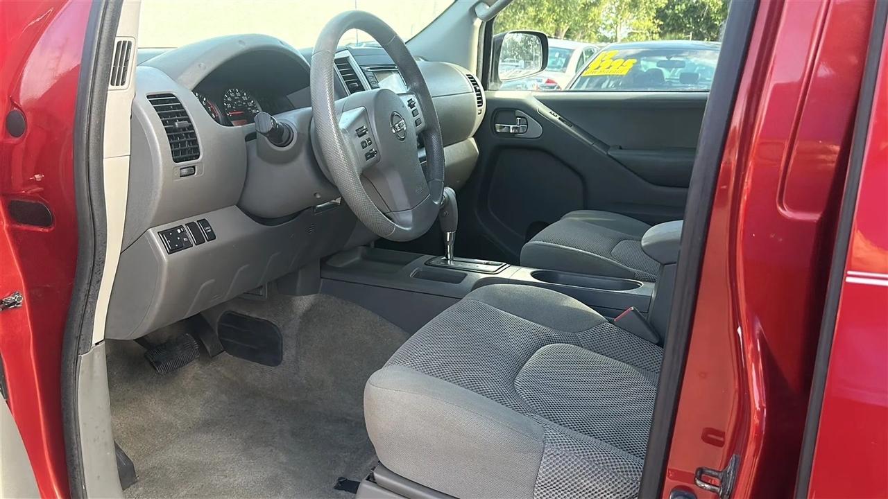 Nissan Frontier 2WD Crew Cab SWB Auto SV 2015