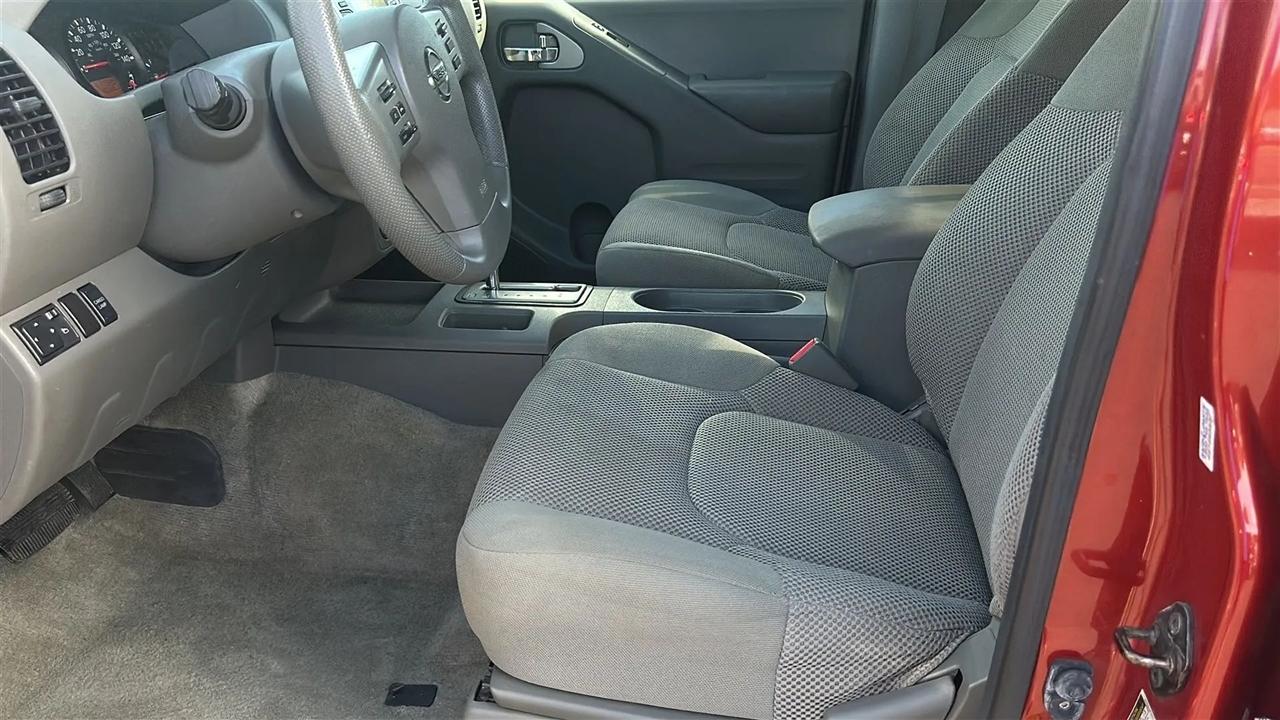 Nissan Frontier 2WD Crew Cab SWB Auto SV 2015