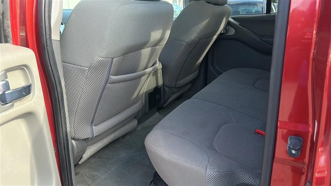 Nissan Frontier 2WD Crew Cab SWB Auto SV 2015