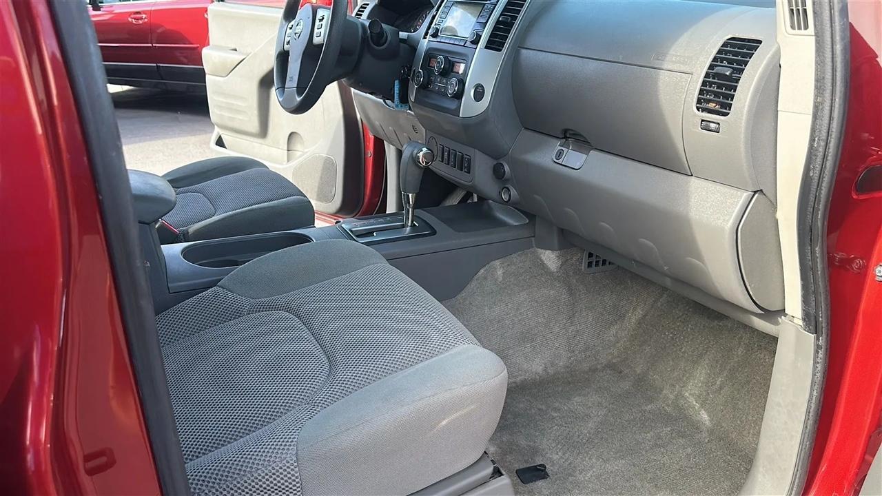 Nissan Frontier 2WD Crew Cab SWB Auto SV 2015