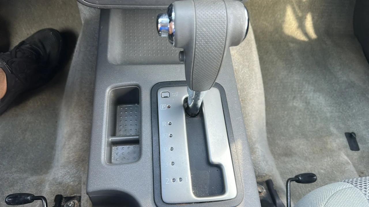 Nissan Frontier 2WD Crew Cab SWB Auto SV 2015