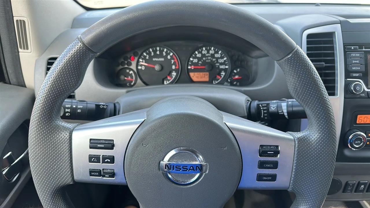 Nissan Frontier 2WD Crew Cab SWB Auto SV 2015