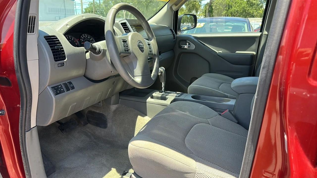 Nissan Frontier 2WD Crew Cab SWB Auto SV 2015