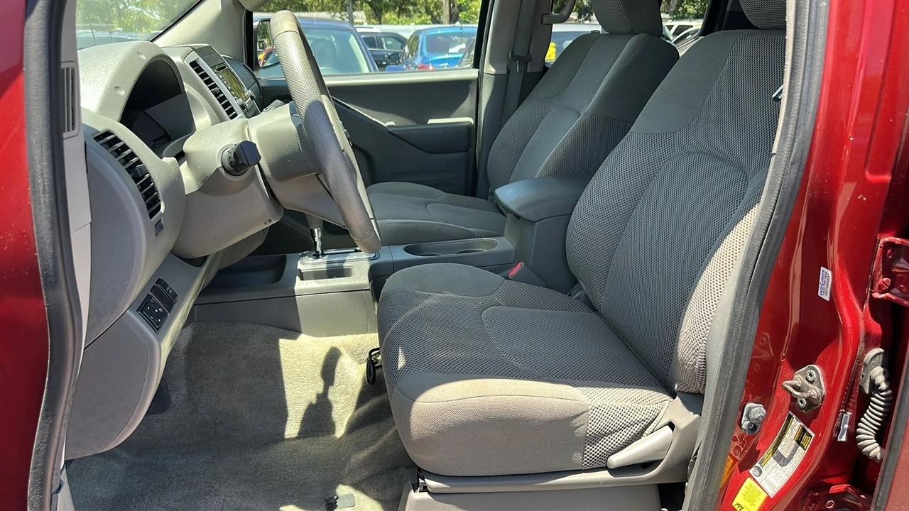 Nissan Frontier 2WD Crew Cab SWB Auto SV 2015