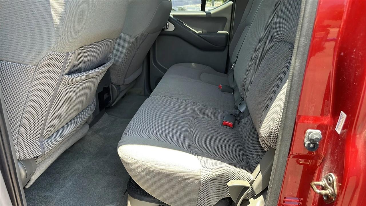Nissan Frontier 2WD Crew Cab SWB Auto SV 2015