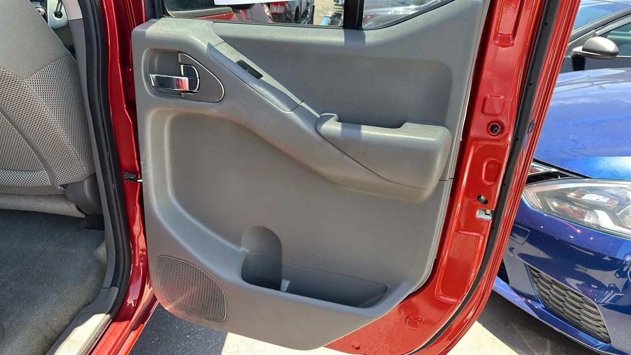 Nissan Frontier 2WD Crew Cab SWB Auto SV 2015