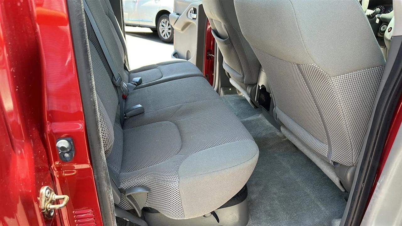 Nissan Frontier 2WD Crew Cab SWB Auto SV 2015