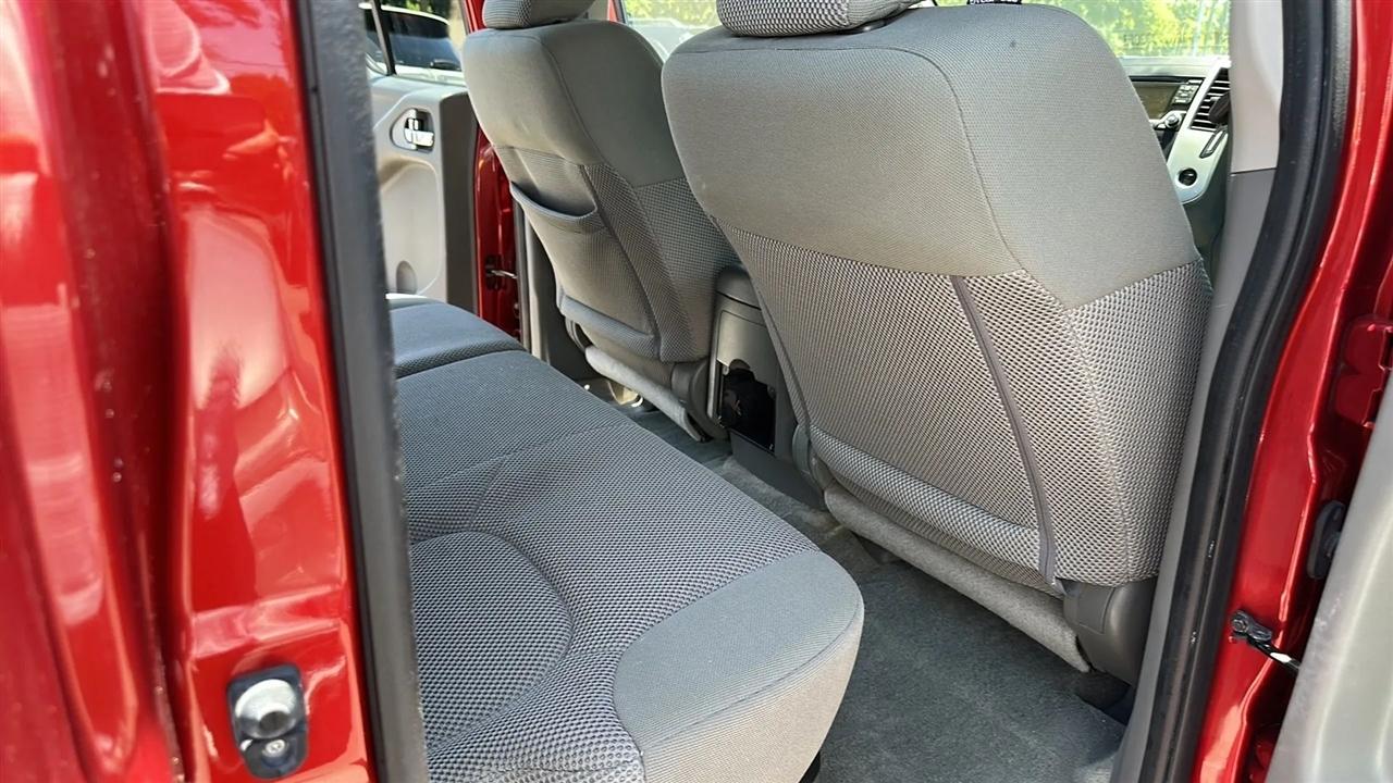 Nissan Frontier 2WD Crew Cab SWB Auto SV 2015