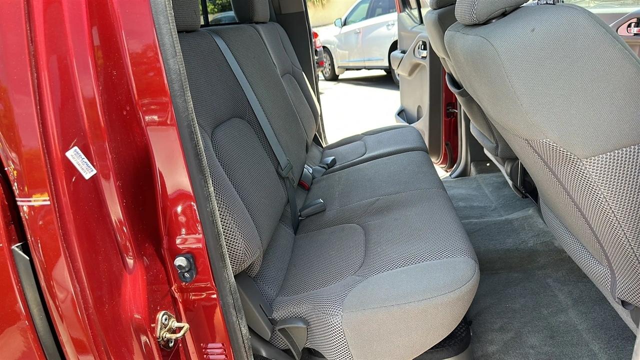 Nissan Frontier 2WD Crew Cab SWB Auto SV 2015