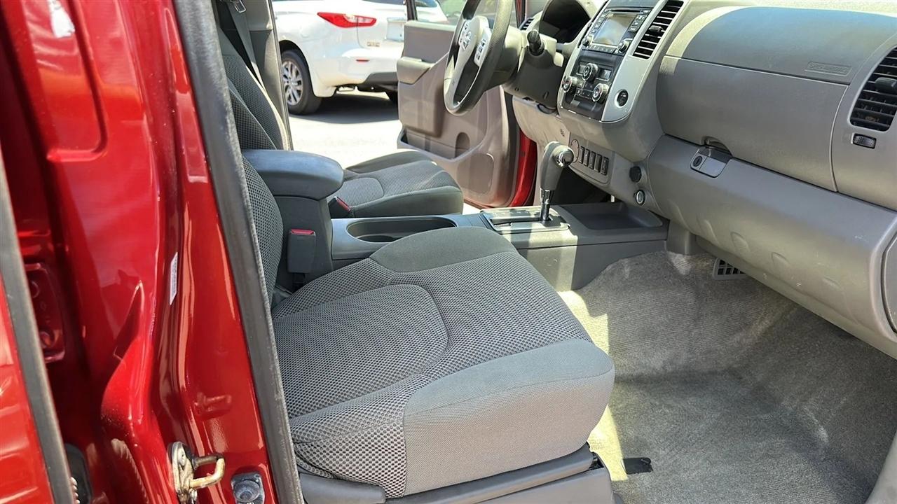 Nissan Frontier 2WD Crew Cab SWB Auto SV 2015