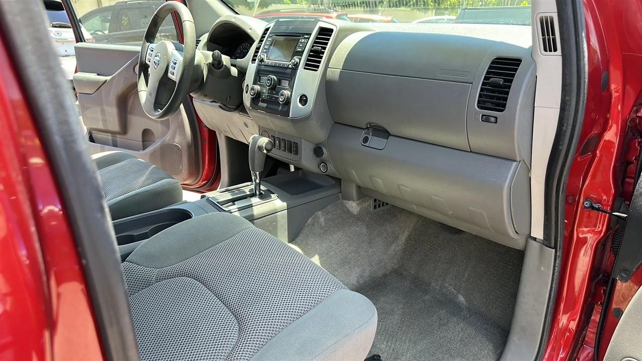 Nissan Frontier 2WD Crew Cab SWB Auto SV 2015