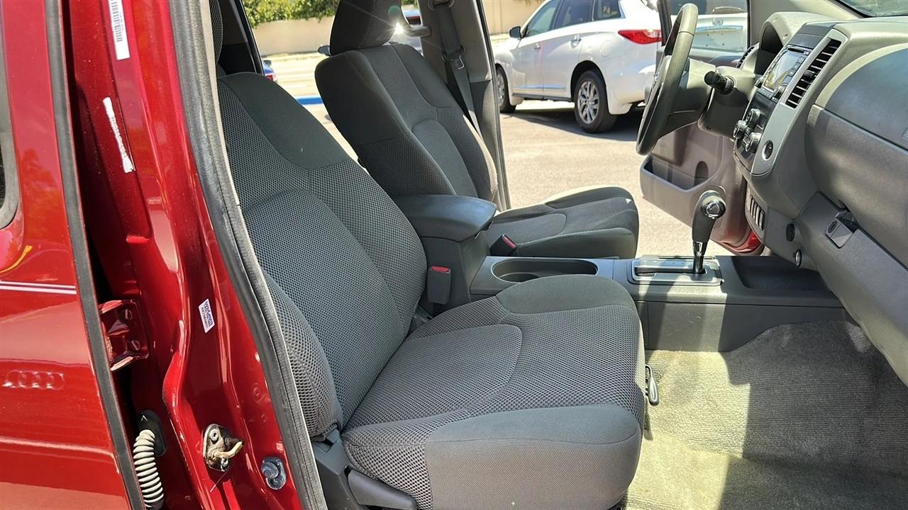 Nissan Frontier 2WD Crew Cab SWB Auto SV 2015