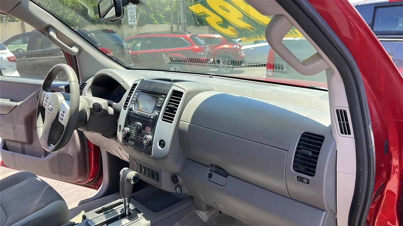 Nissan Frontier 2WD Crew Cab SWB Auto SV 2015