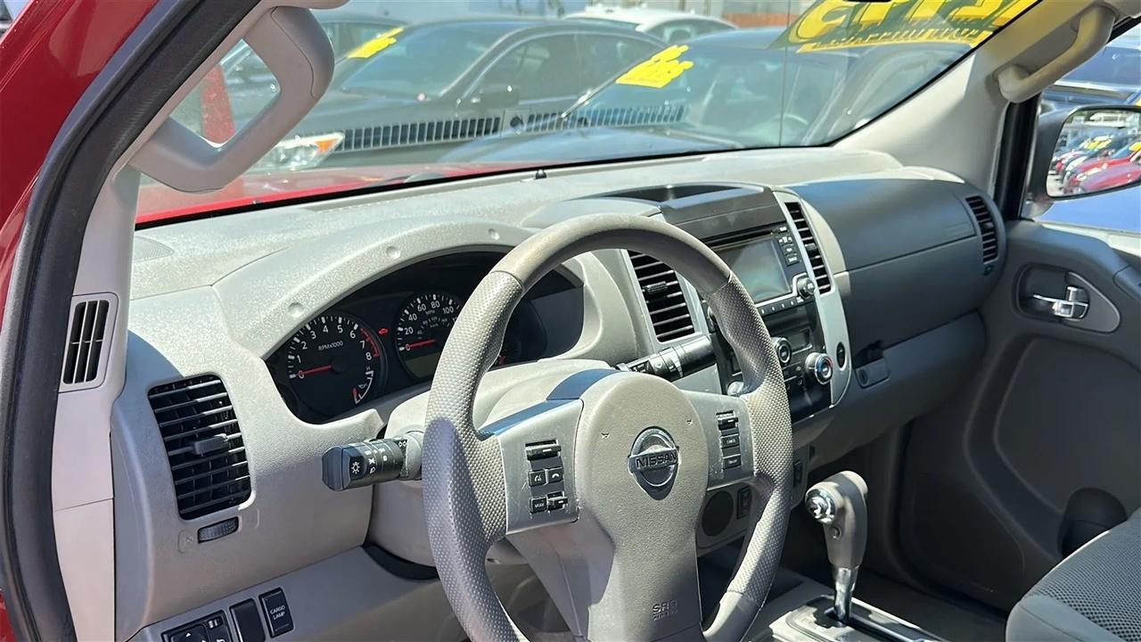 Nissan Frontier 2WD Crew Cab SWB Auto SV 2015