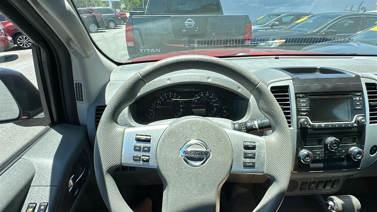 Nissan Frontier 2WD Crew Cab SWB Auto SV 2015