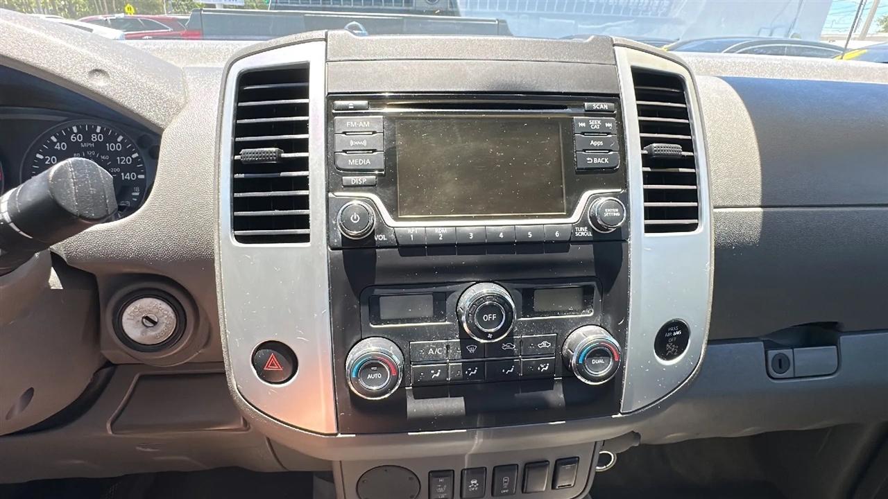 Nissan Frontier 2WD Crew Cab SWB Auto SV 2015