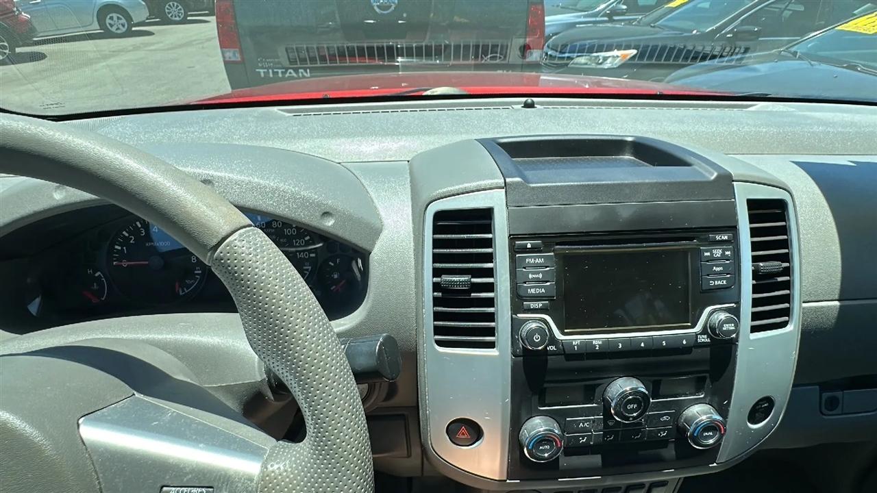 Nissan Frontier 2WD Crew Cab SWB Auto SV 2015