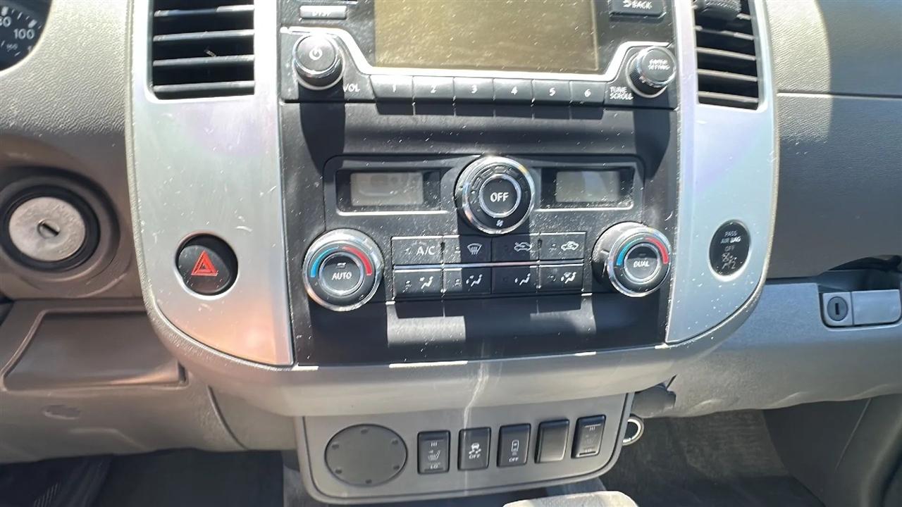Nissan Frontier 2WD Crew Cab SWB Auto SV 2015