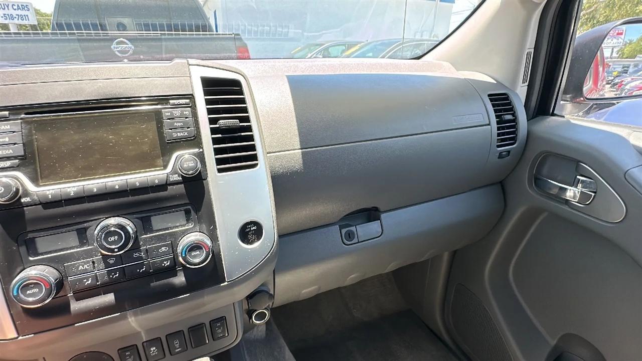 Nissan Frontier 2WD Crew Cab SWB Auto SV 2015