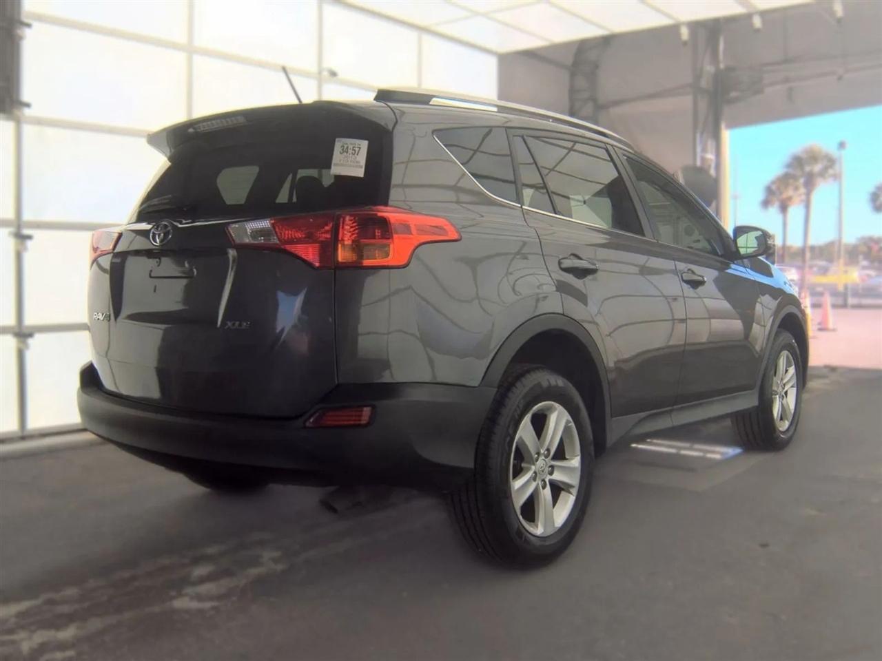 Toyota RAV4 FWD 4dr XLE (Natl) 2013