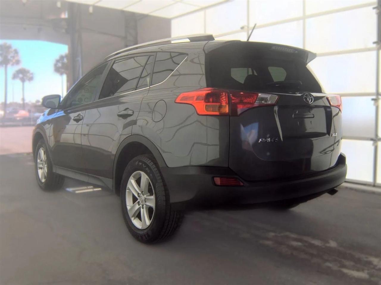 Toyota RAV4 FWD 4dr XLE (Natl) 2013