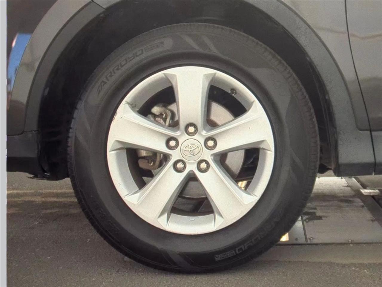 Toyota RAV4 FWD 4dr XLE (Natl) 2013