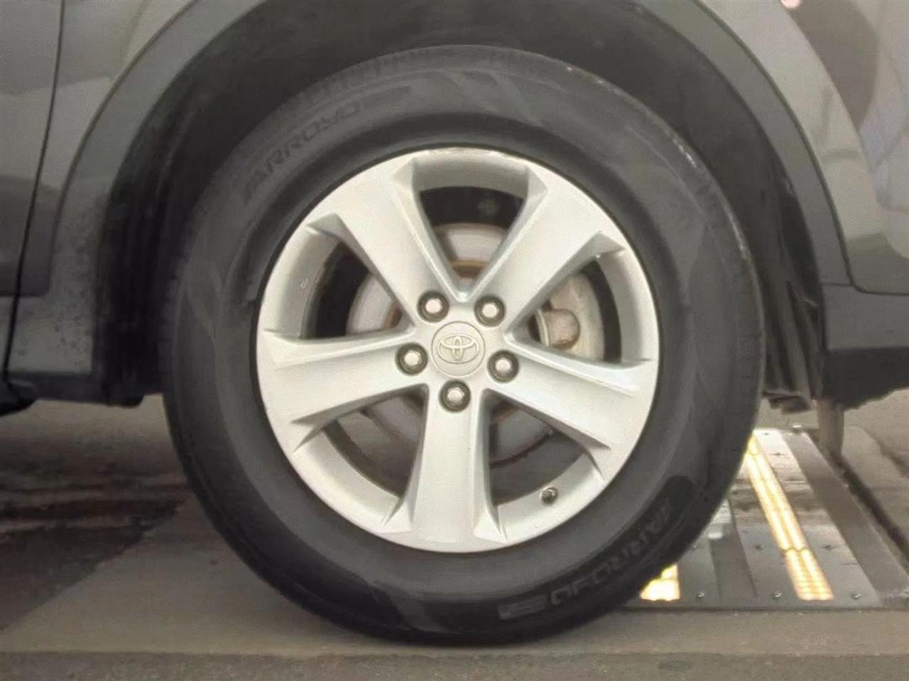 Toyota RAV4 FWD 4dr XLE (Natl) 2013