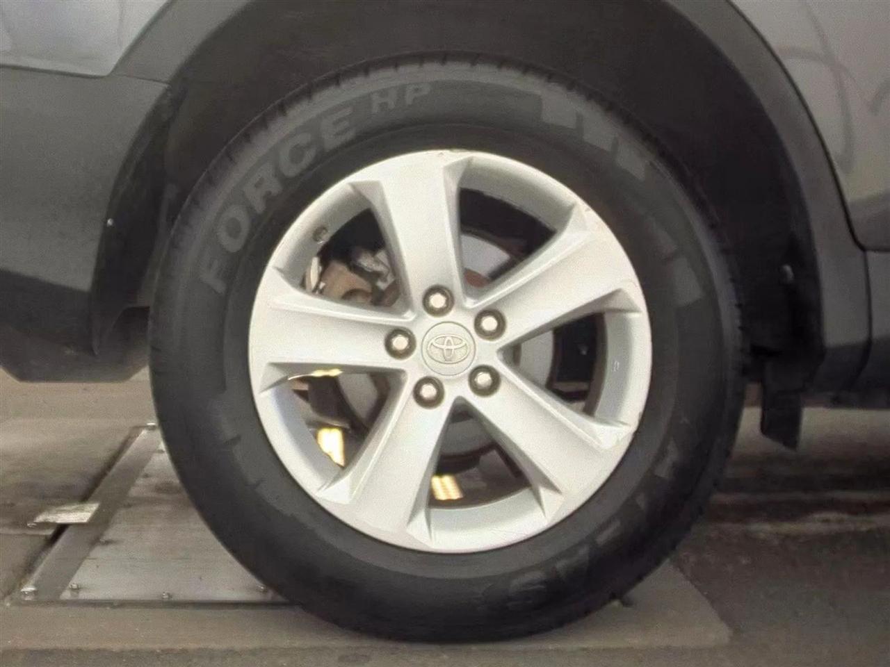 Toyota RAV4 FWD 4dr XLE (Natl) 2013