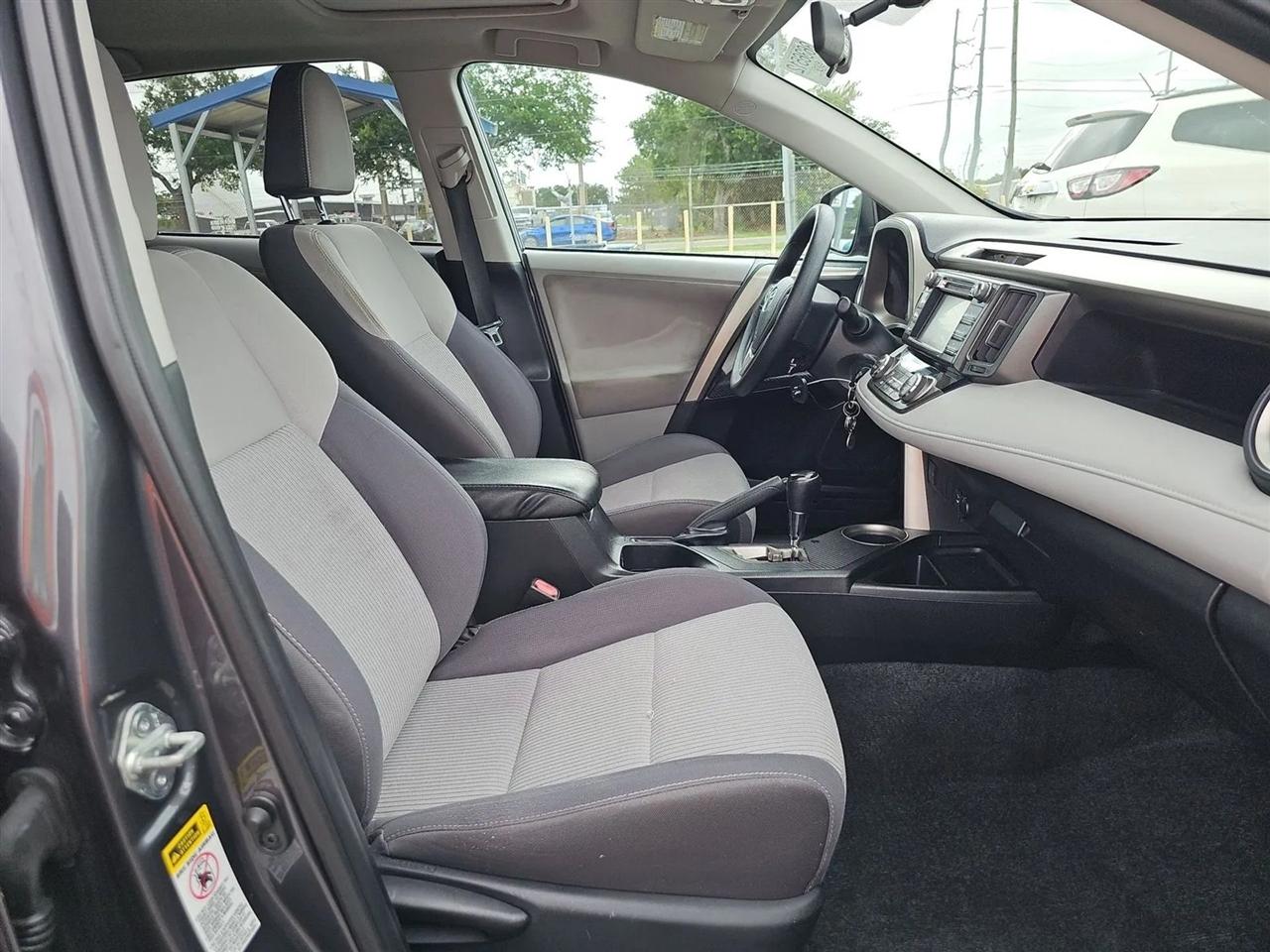 Toyota RAV4 FWD 4dr XLE (Natl) 2013