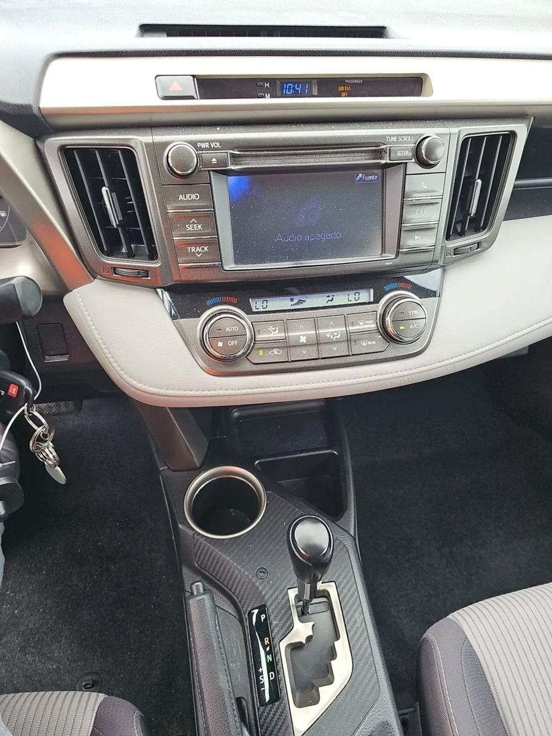 Toyota RAV4 FWD 4dr XLE (Natl) 2013