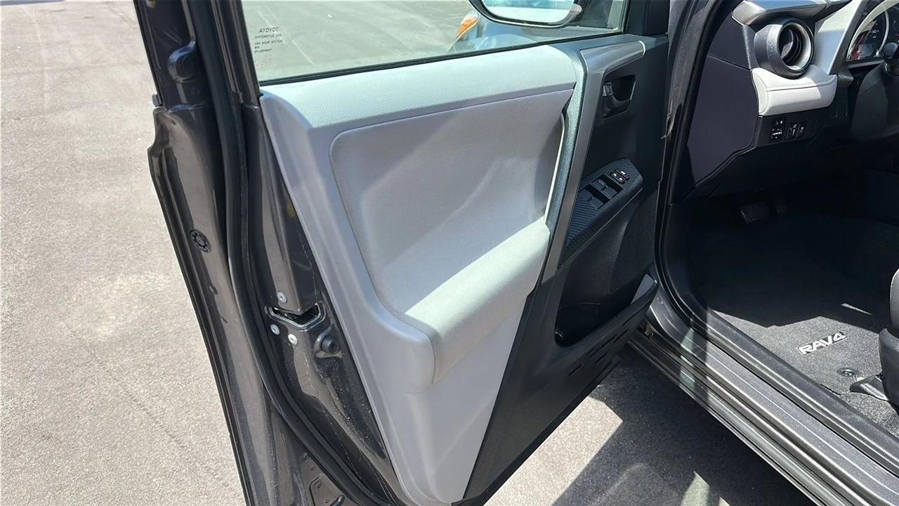 Toyota RAV4 FWD 4dr XLE (Natl) 2013
