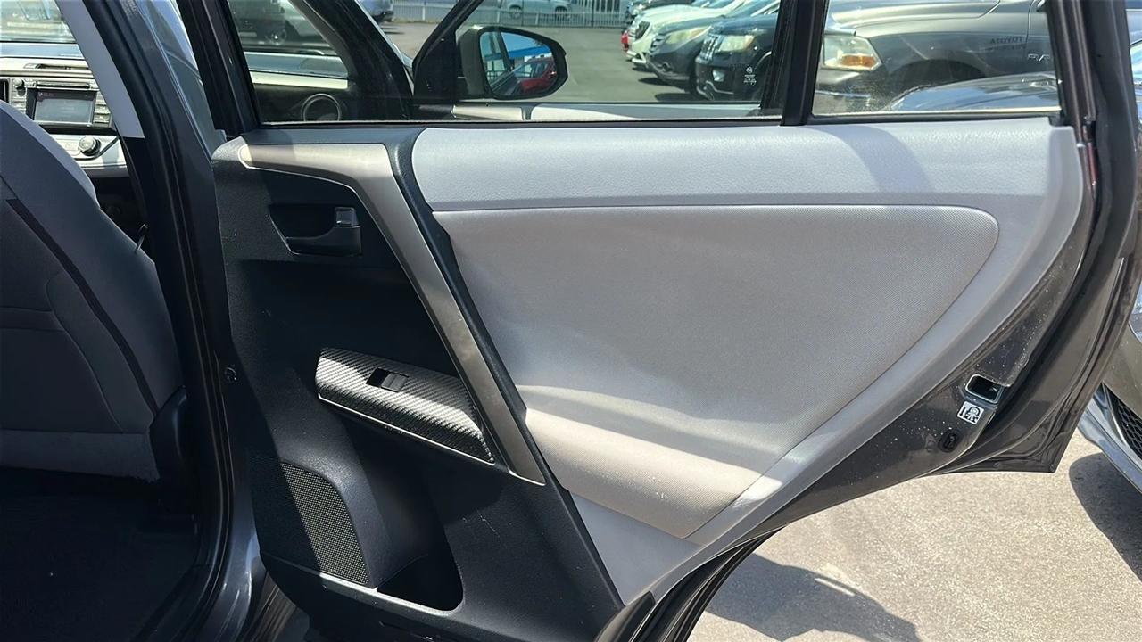 Toyota RAV4 FWD 4dr XLE (Natl) 2013