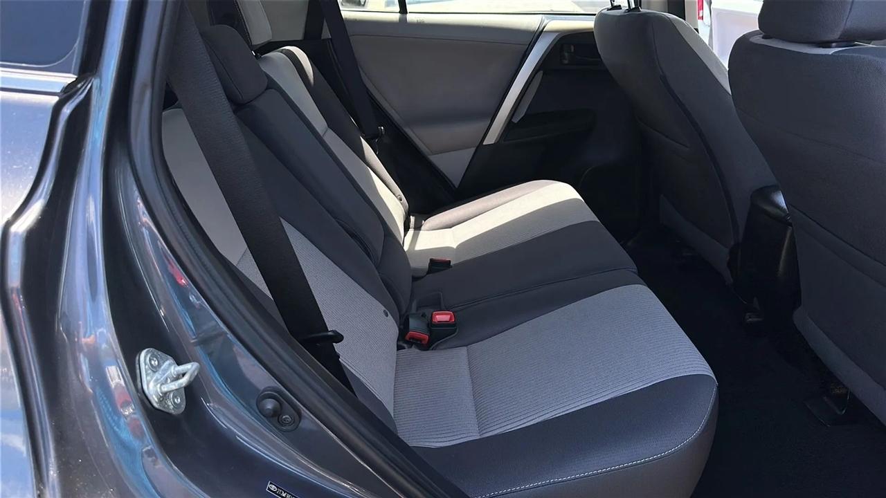 Toyota RAV4 FWD 4dr XLE (Natl) 2013