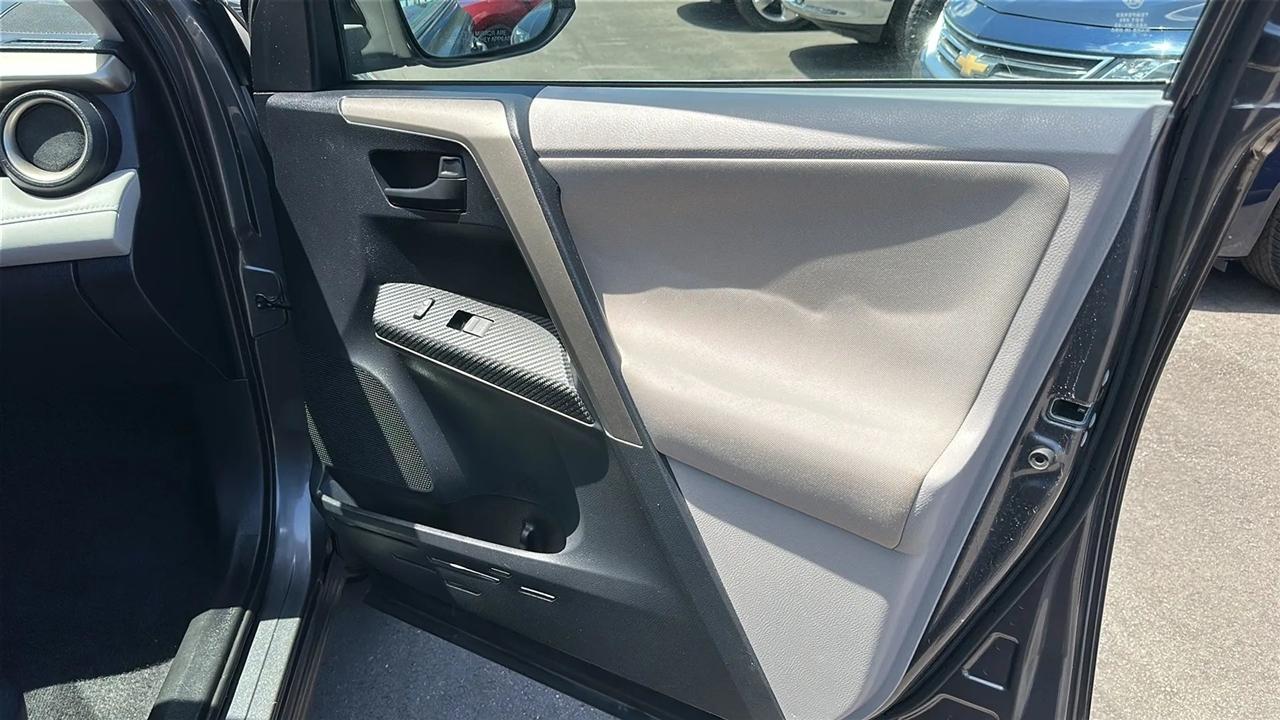 Toyota RAV4 FWD 4dr XLE (Natl) 2013