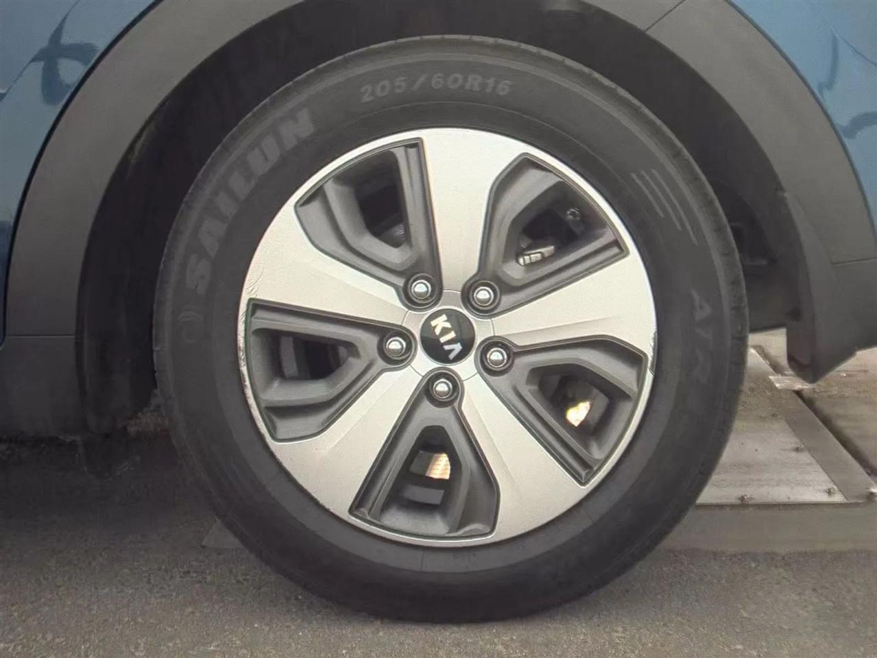 Kia Niro LX FWD 2018