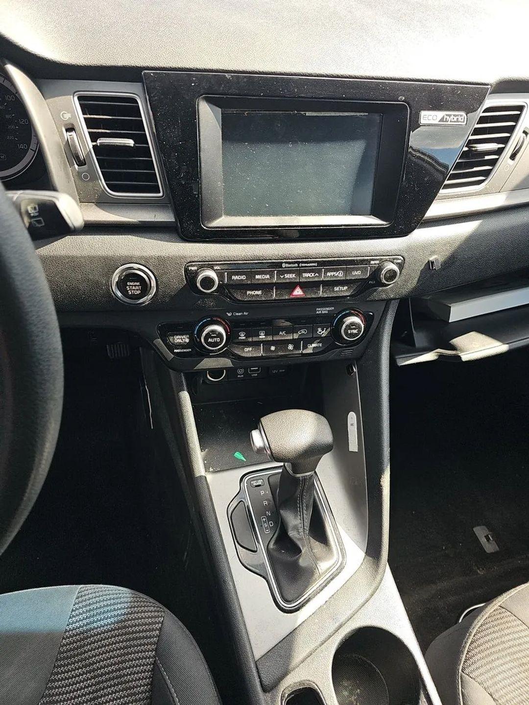 Kia Niro LX FWD 2018