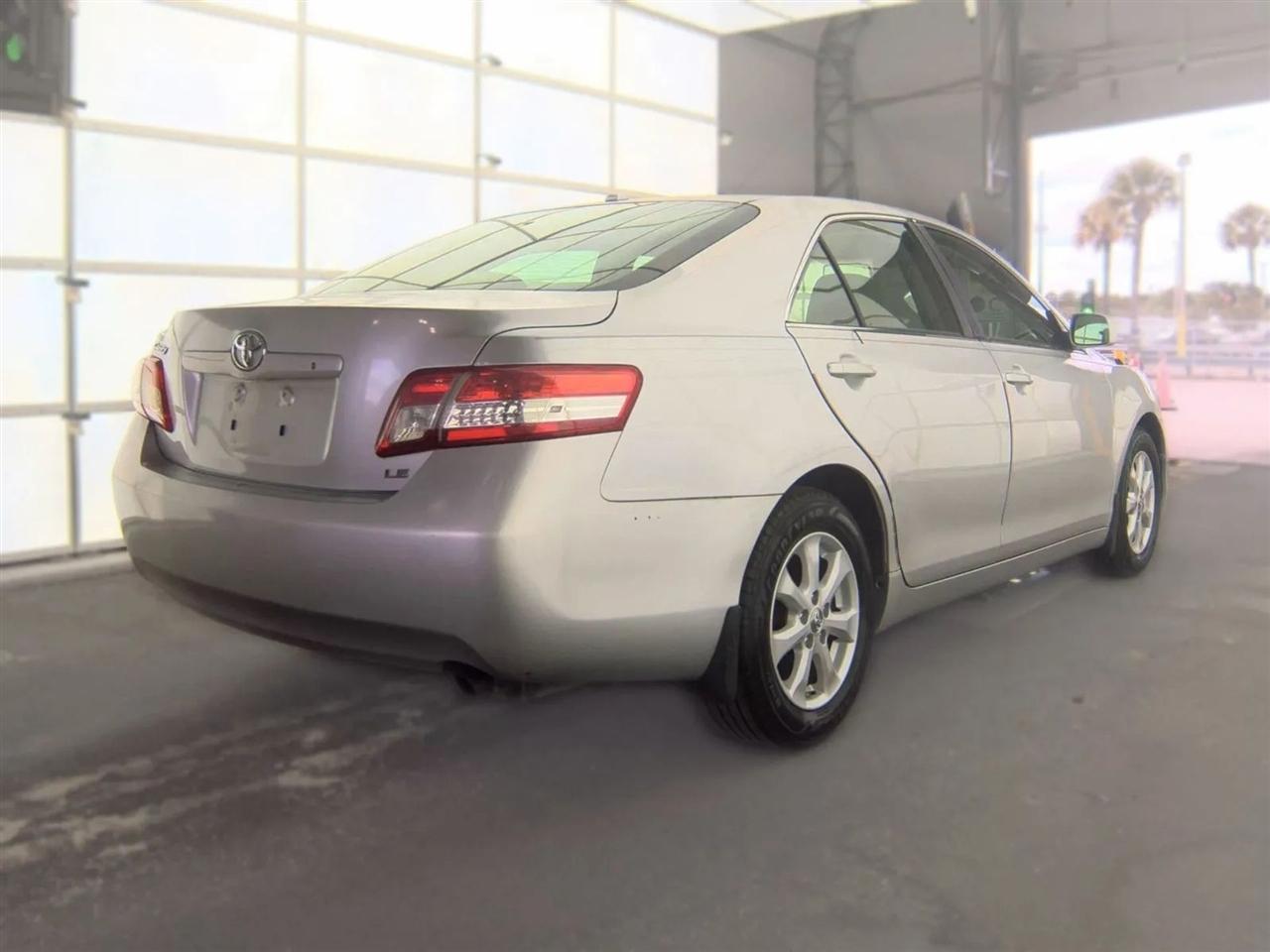 Toyota Camry 4dr Sdn I4 Man LE (Natl) 2011