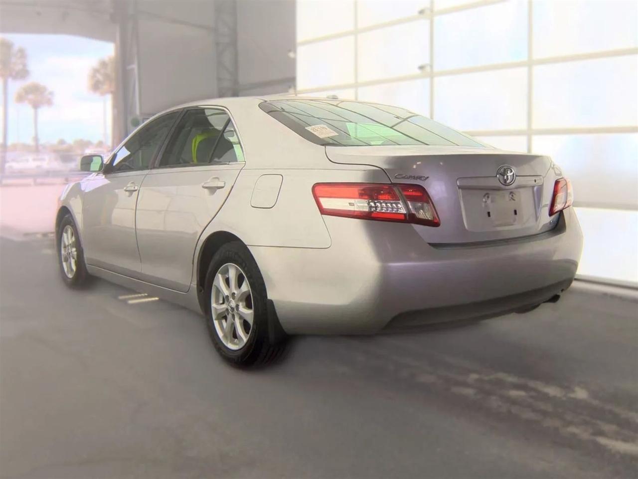 Toyota Camry 4dr Sdn I4 Man LE (Natl) 2011