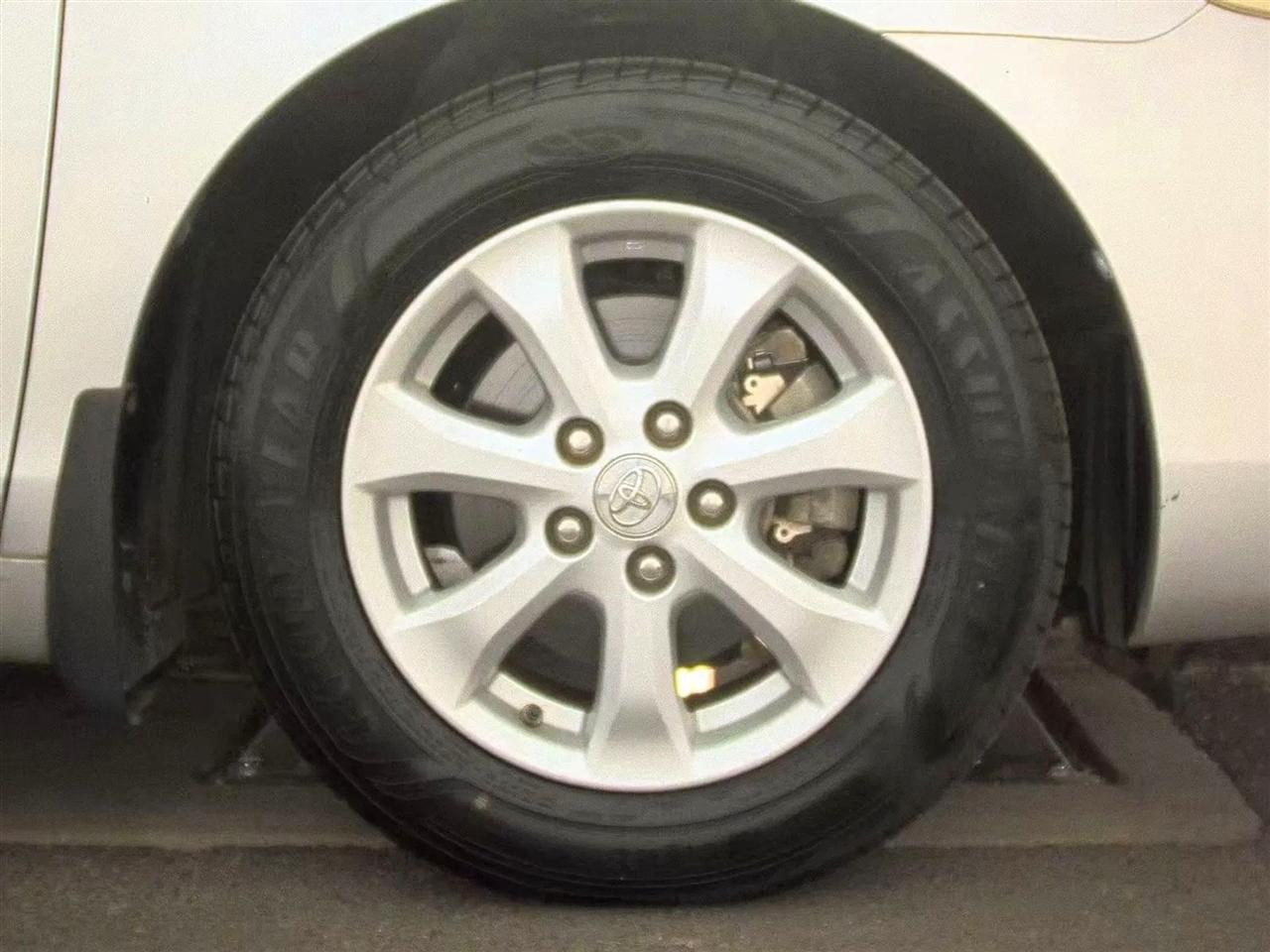 Toyota Camry 4dr Sdn I4 Man LE (Natl) 2011