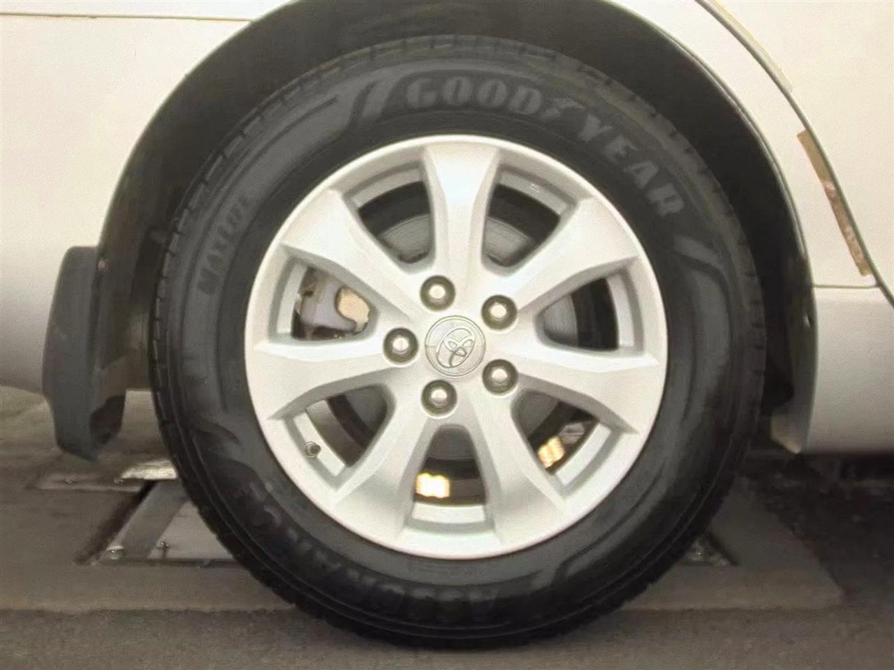 Toyota Camry 4dr Sdn I4 Man LE (Natl) 2011