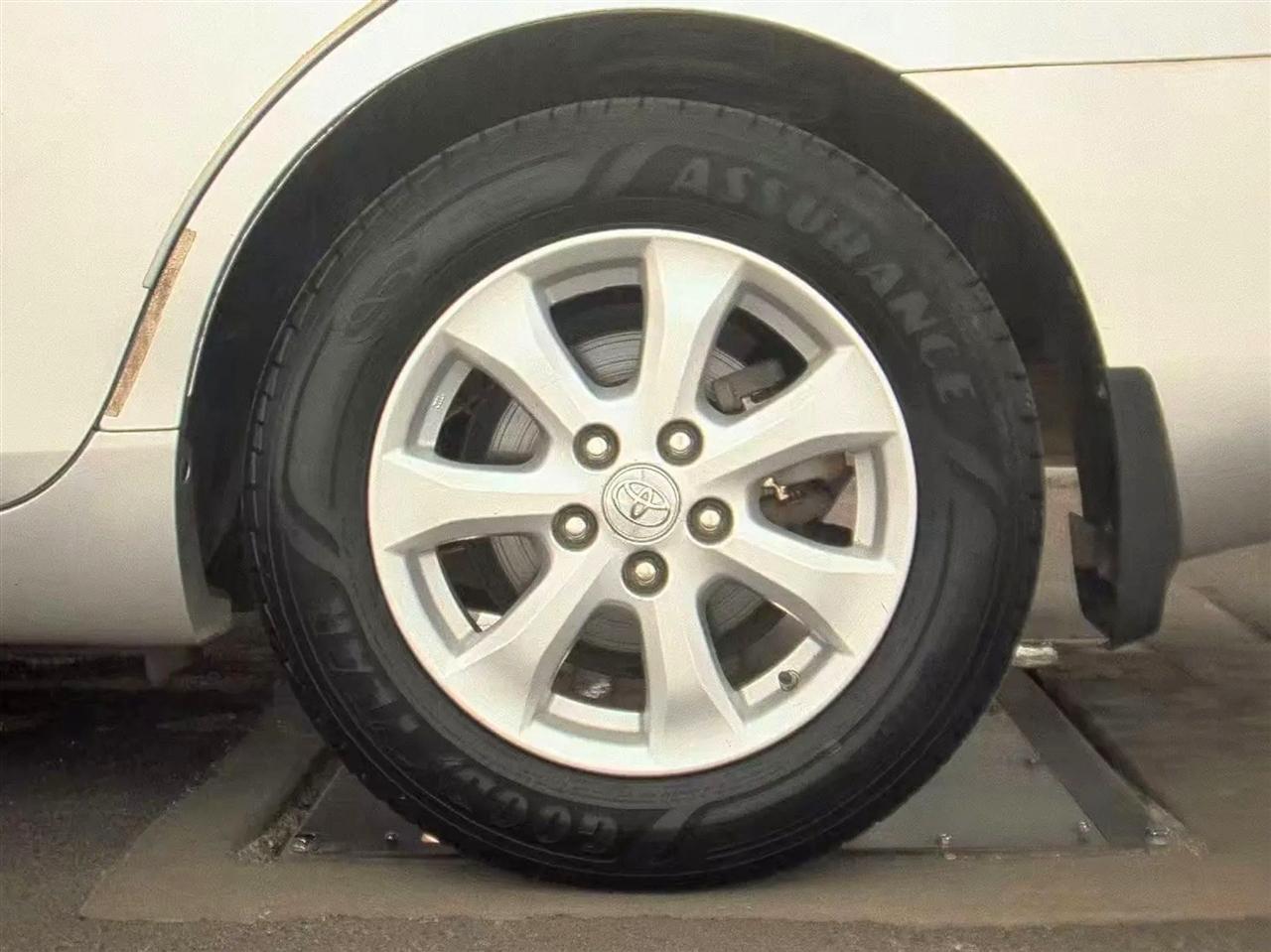 Toyota Camry 4dr Sdn I4 Man LE (Natl) 2011