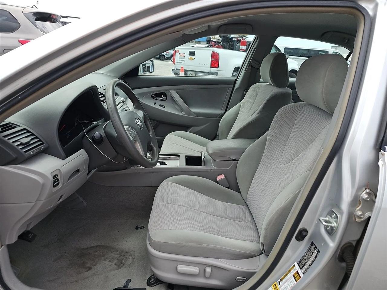 Toyota Camry 4dr Sdn I4 Man LE (Natl) 2011